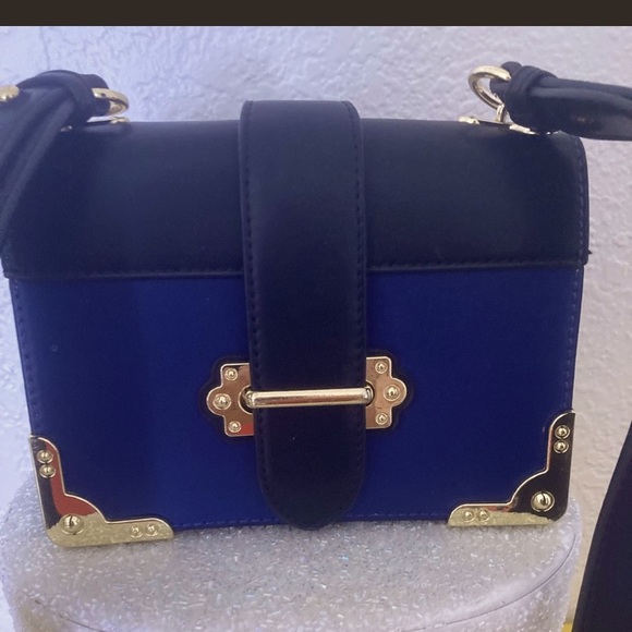 Handbags - Beautiful Crossbody Purse